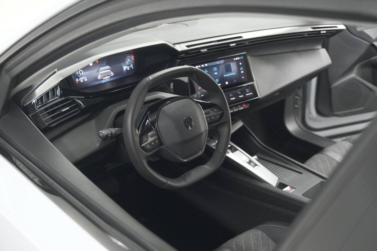 Peugeot 408 Peugeot 408 Hybrid 136 e-DCS6 Allure | 360 Camera | Adaptieve Cruise Control | Navigatie