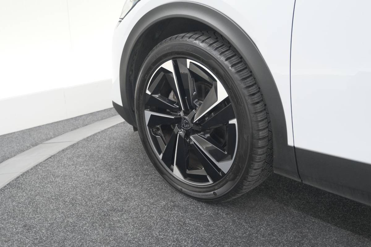 Peugeot 408 Peugeot 408 Hybrid 136 e-DCS6 Allure | 360 Camera | Adaptieve Cruise Control | Navigatie