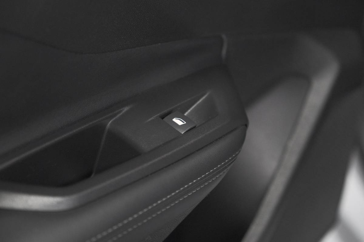 Peugeot 408 Peugeot 408 Hybrid 136 e-DCS6 Allure | 360 Camera | Adaptieve Cruise Control | Navigatie