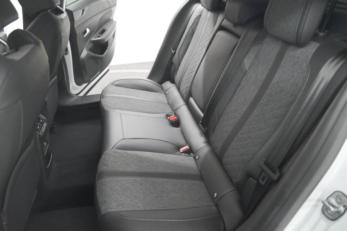Peugeot 408 Peugeot 408 Hybrid 136 e-DCS6 Allure | 360 Camera | Adaptieve Cruise Control | Navigatie