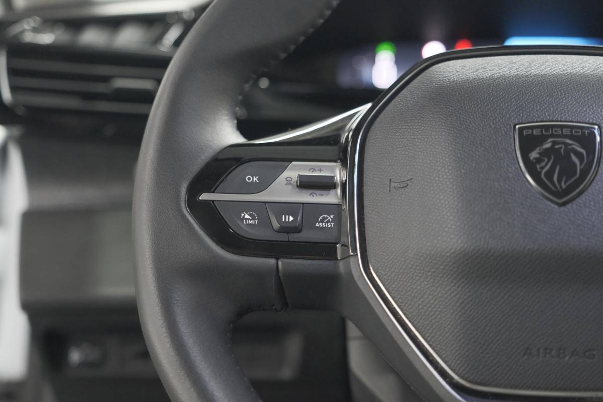 Peugeot 408 Peugeot 408 Hybrid 136 e-DCS6 Allure | 360 Camera | Adaptieve Cruise Control | Navigatie