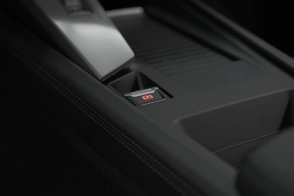 Peugeot 408 Peugeot 408 Hybrid 136 e-DCS6 Allure | 360 Camera | Adaptieve Cruise Control | Navigatie