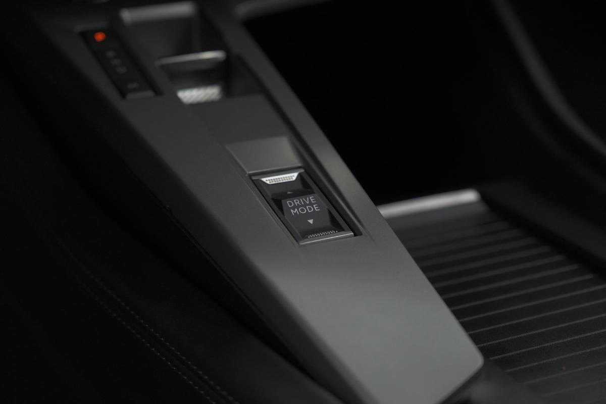 Peugeot 408 Peugeot 408 Hybrid 136 e-DCS6 Allure | 360 Camera | Adaptieve Cruise Control | Navigatie