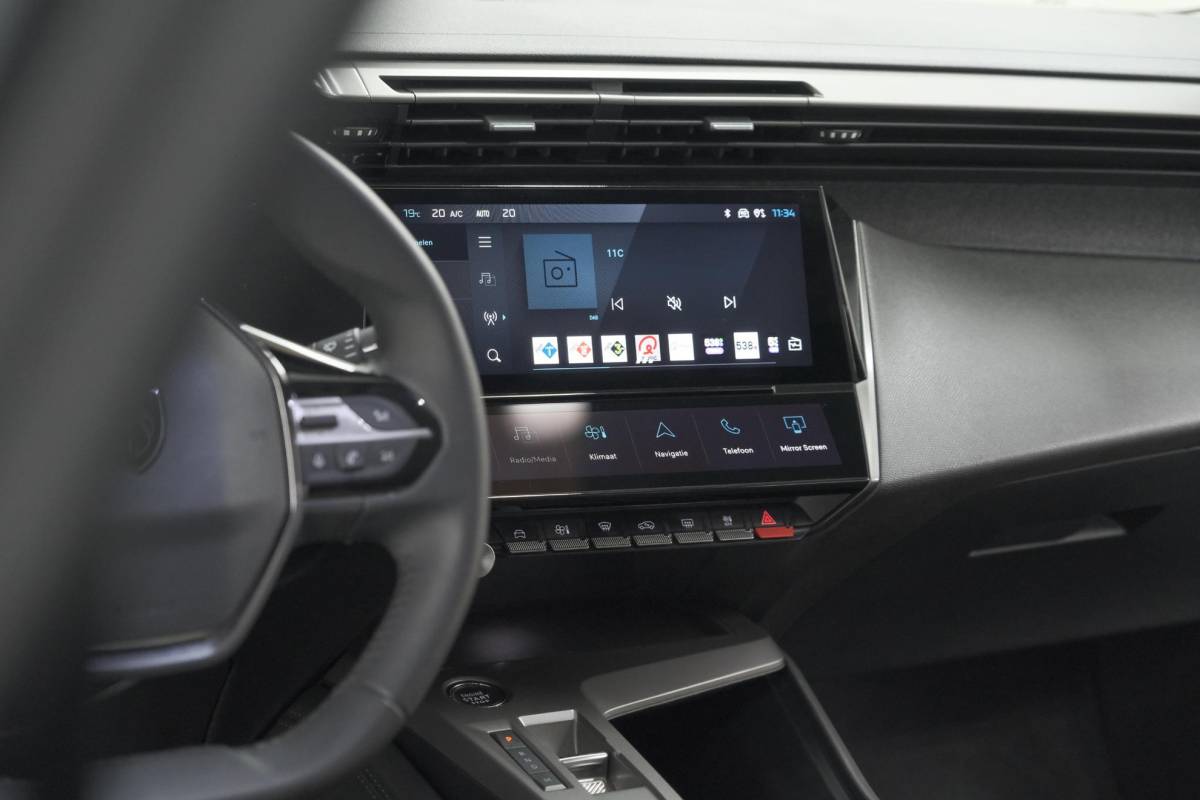 Peugeot 408 Peugeot 408 Hybrid 136 e-DCS6 Allure | 360 Camera | Adaptieve Cruise Control | Navigatie
