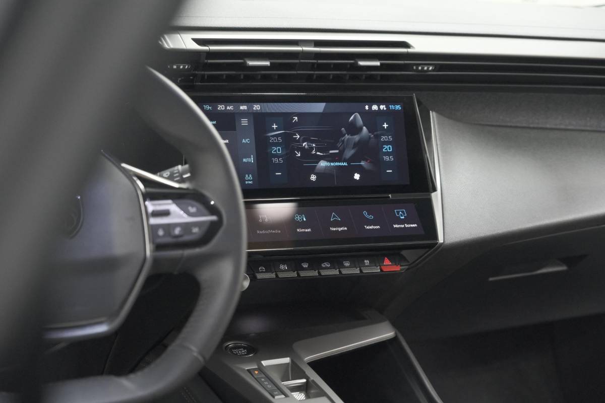 Peugeot 408 Peugeot 408 Hybrid 136 e-DCS6 Allure | 360 Camera | Adaptieve Cruise Control | Navigatie