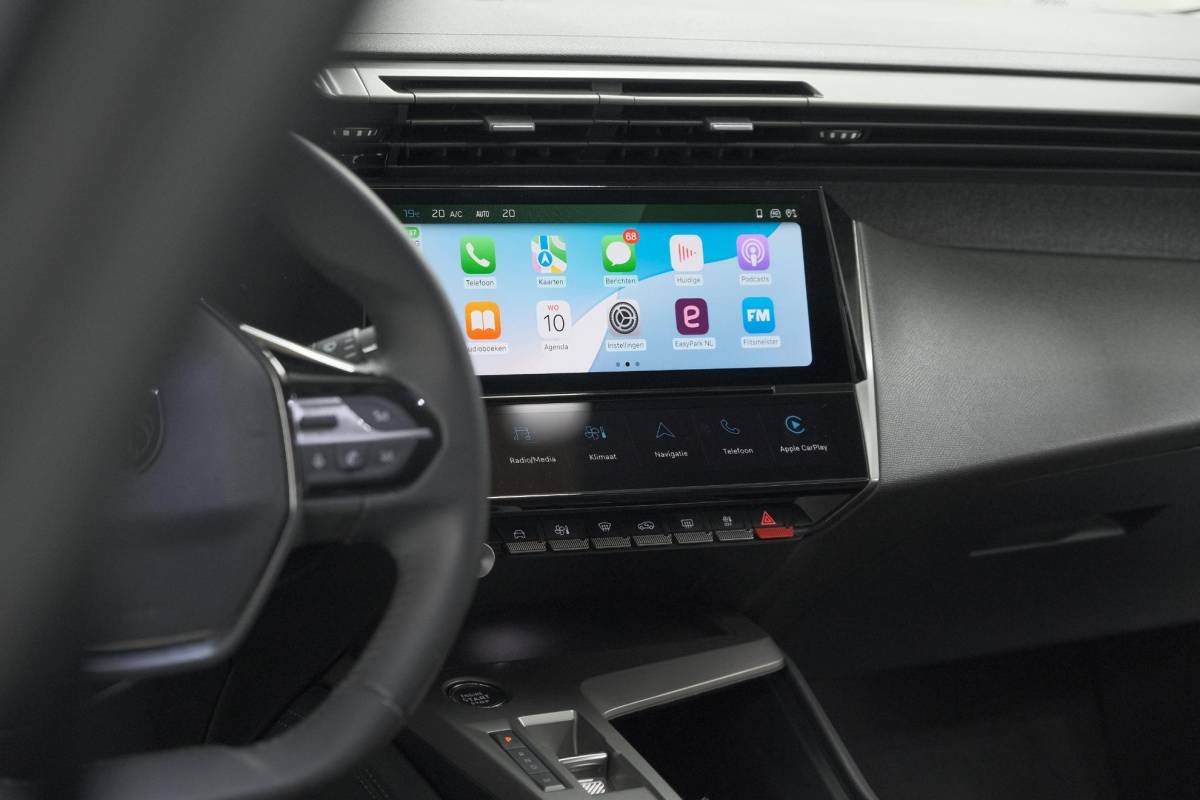Peugeot 408 Peugeot 408 Hybrid 136 e-DCS6 Allure | 360 Camera | Adaptieve Cruise Control | Navigatie