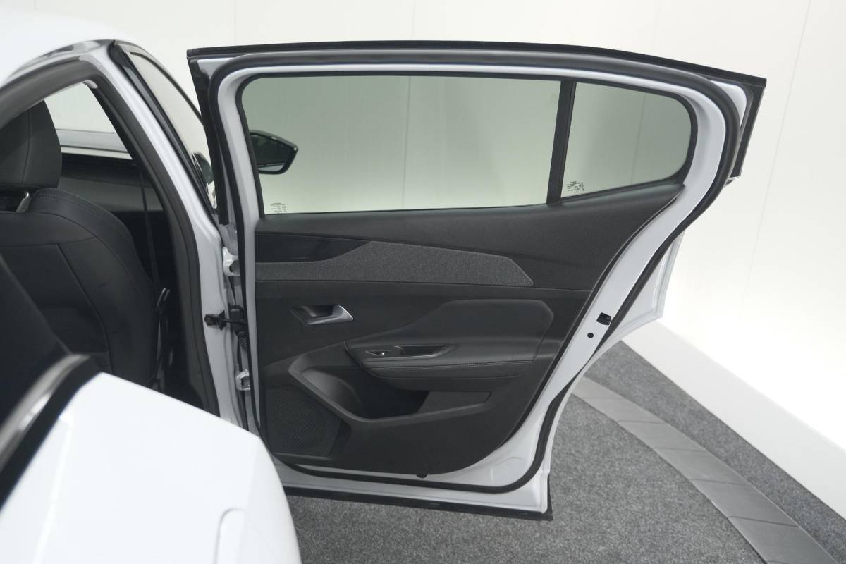 Peugeot 408 Peugeot 408 Hybrid 136 e-DCS6 Allure | 360 Camera | Adaptieve Cruise Control | Navigatie