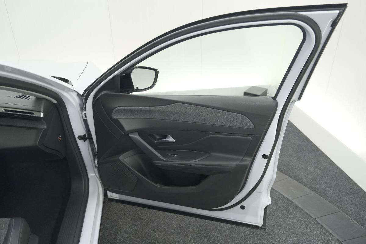 Peugeot 408 Peugeot 408 Hybrid 136 e-DCS6 Allure | 360 Camera | Adaptieve Cruise Control | Navigatie