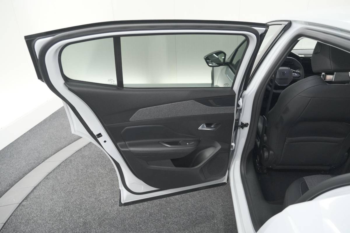 Peugeot 408 Peugeot 408 Hybrid 136 e-DCS6 Allure | 360 Camera | Adaptieve Cruise Control | Navigatie