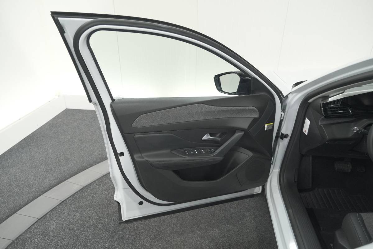 Peugeot 408 Peugeot 408 Hybrid 136 e-DCS6 Allure | 360 Camera | Adaptieve Cruise Control | Navigatie