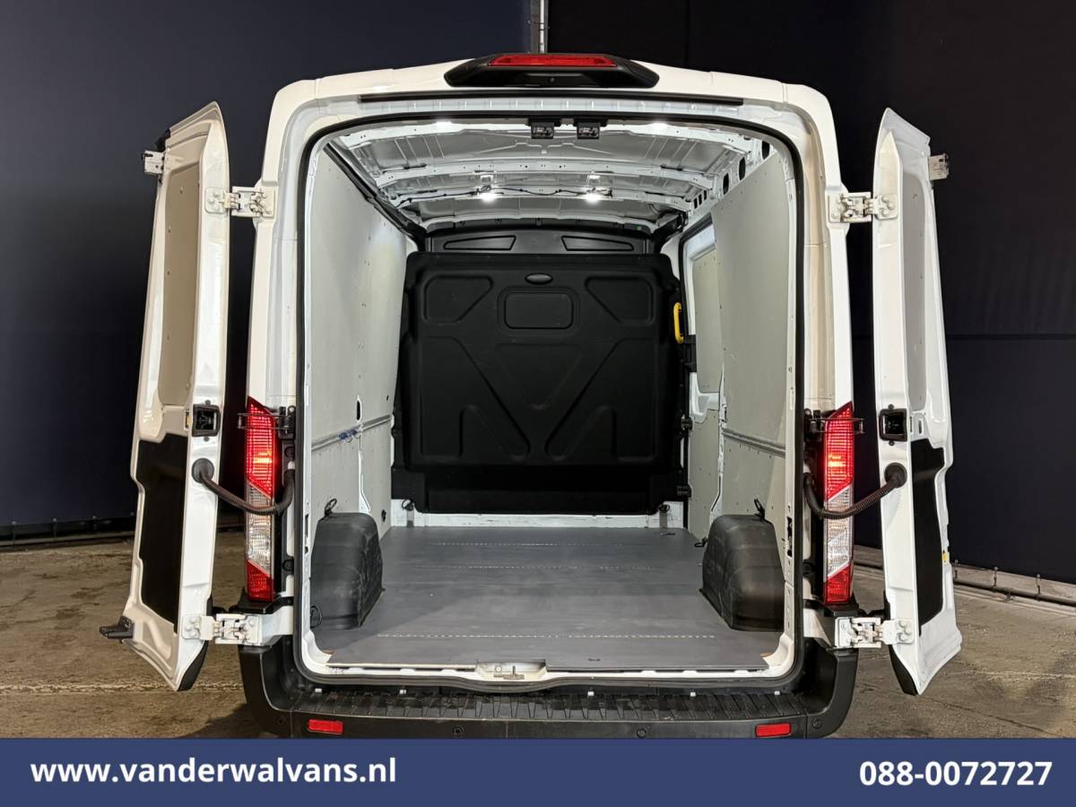 Ford Transit Ford Transit 2.0 TDCI 130pk L3H2 Euro6 Airco | Cruisecontrol | Camera | Parkeersensoren Verwarmde voorruit, Bijrijdersbank