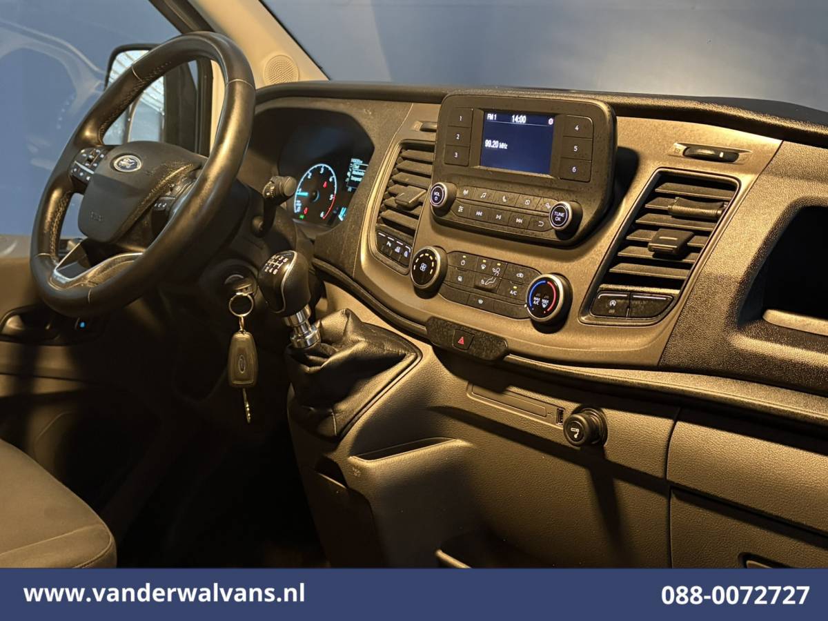 Ford Transit Ford Transit 2.0 TDCI 130pk L3H2 Euro6 Airco | Cruisecontrol | Camera | Parkeersensoren Verwarmde voorruit, Bijrijdersbank