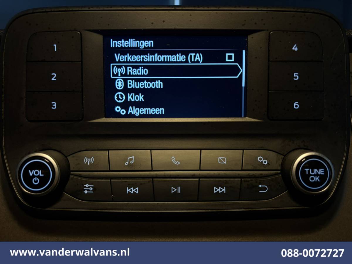 Ford Transit Ford Transit 2.0 TDCI 130pk L3H2 Euro6 Airco | Cruisecontrol | Camera | Parkeersensoren Verwarmde voorruit, Bijrijdersbank