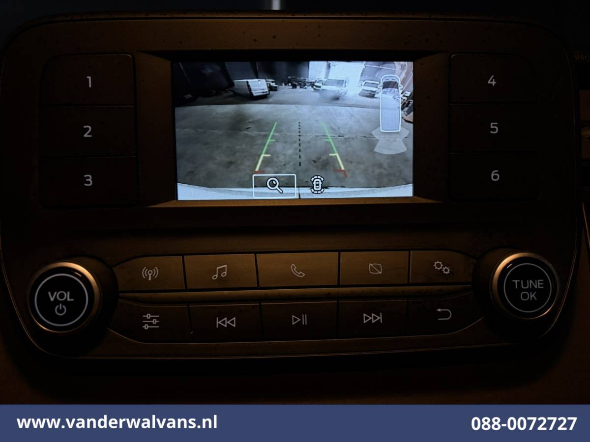 Ford Transit Ford Transit 2.0 TDCI 130pk L3H2 Euro6 Airco | Cruisecontrol | Camera | Parkeersensoren Verwarmde voorruit, Bijrijdersbank