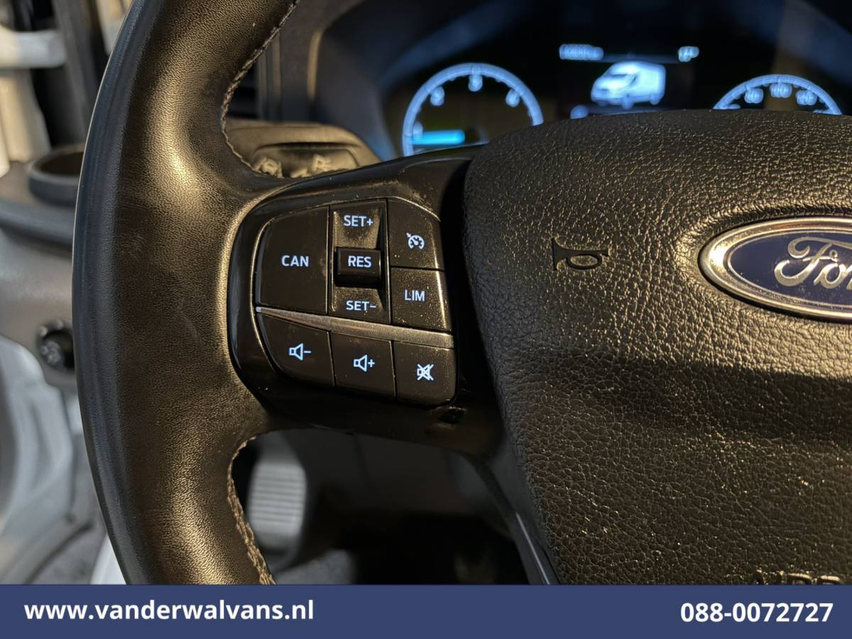Ford Transit Ford Transit 2.0 TDCI 130pk L3H2 Euro6 Airco | Cruisecontrol | Camera | Parkeersensoren Verwarmde voorruit, Bijrijdersbank