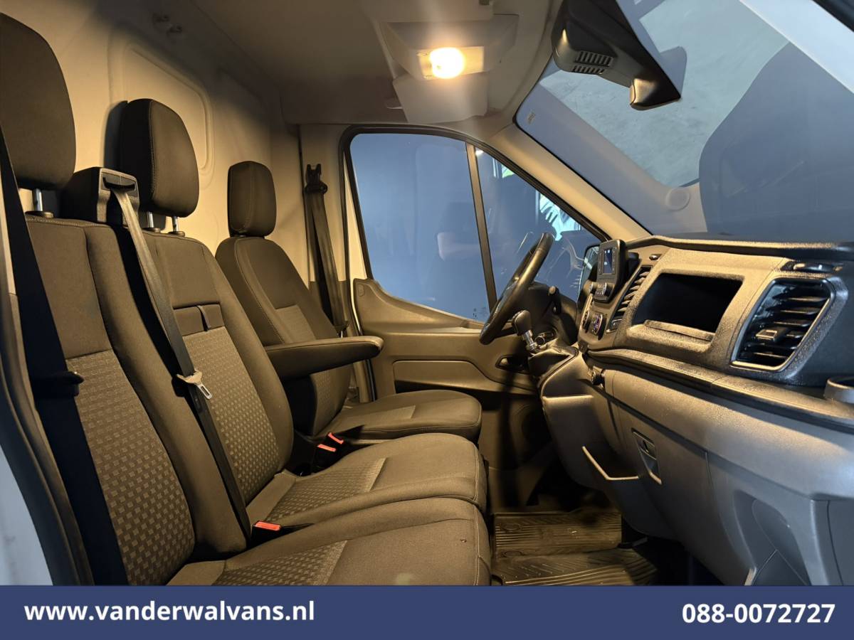 Ford Transit Ford Transit 2.0 TDCI 130pk L3H2 Euro6 Airco | Cruisecontrol | Camera | Parkeersensoren Verwarmde voorruit, Bijrijdersbank