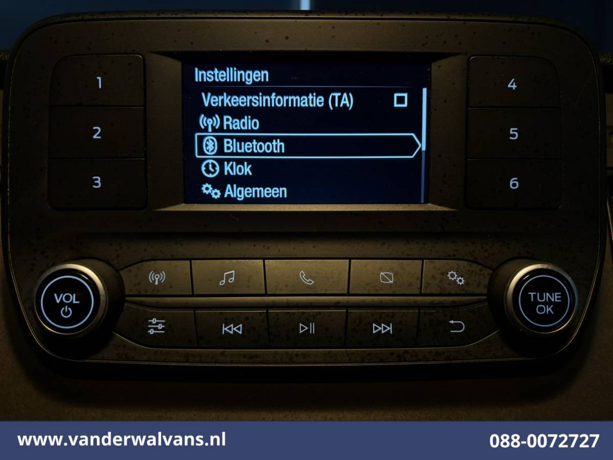 Ford Transit Ford Transit 2.0 TDCI 130pk L3H2 Euro6 Airco | Cruisecontrol | Camera | Parkeersensoren Verwarmde voorruit, Bijrijdersbank