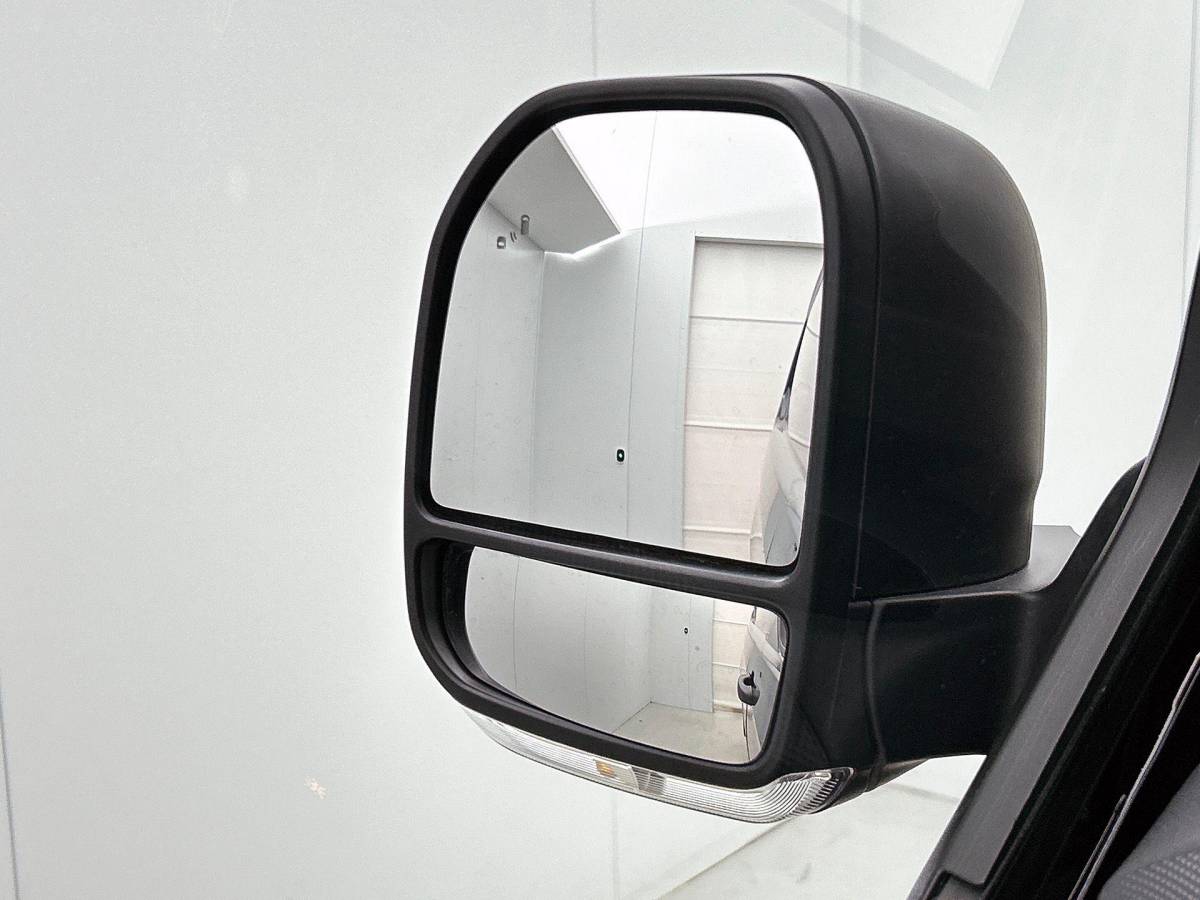 Ford Transit Custom Ford Transit Custom 300 2.0 TDCI L2H1 Trend Nieuw Model Navigatie Cruise Camera Parkeersensoren Trekhaak
