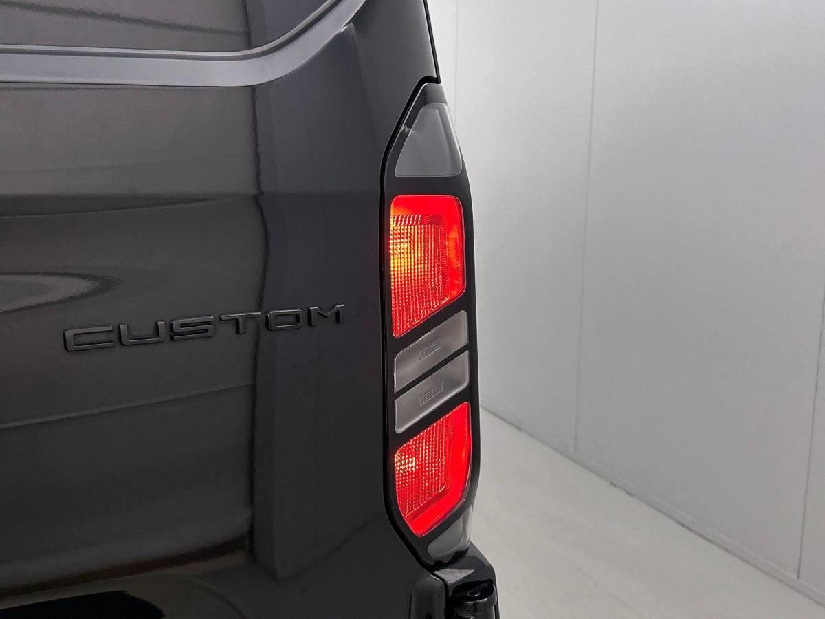 Ford Transit Custom Ford Transit Custom 300 2.0 TDCI L2H1 Trend Nieuw Model Navigatie Cruise Camera Parkeersensoren Trekhaak