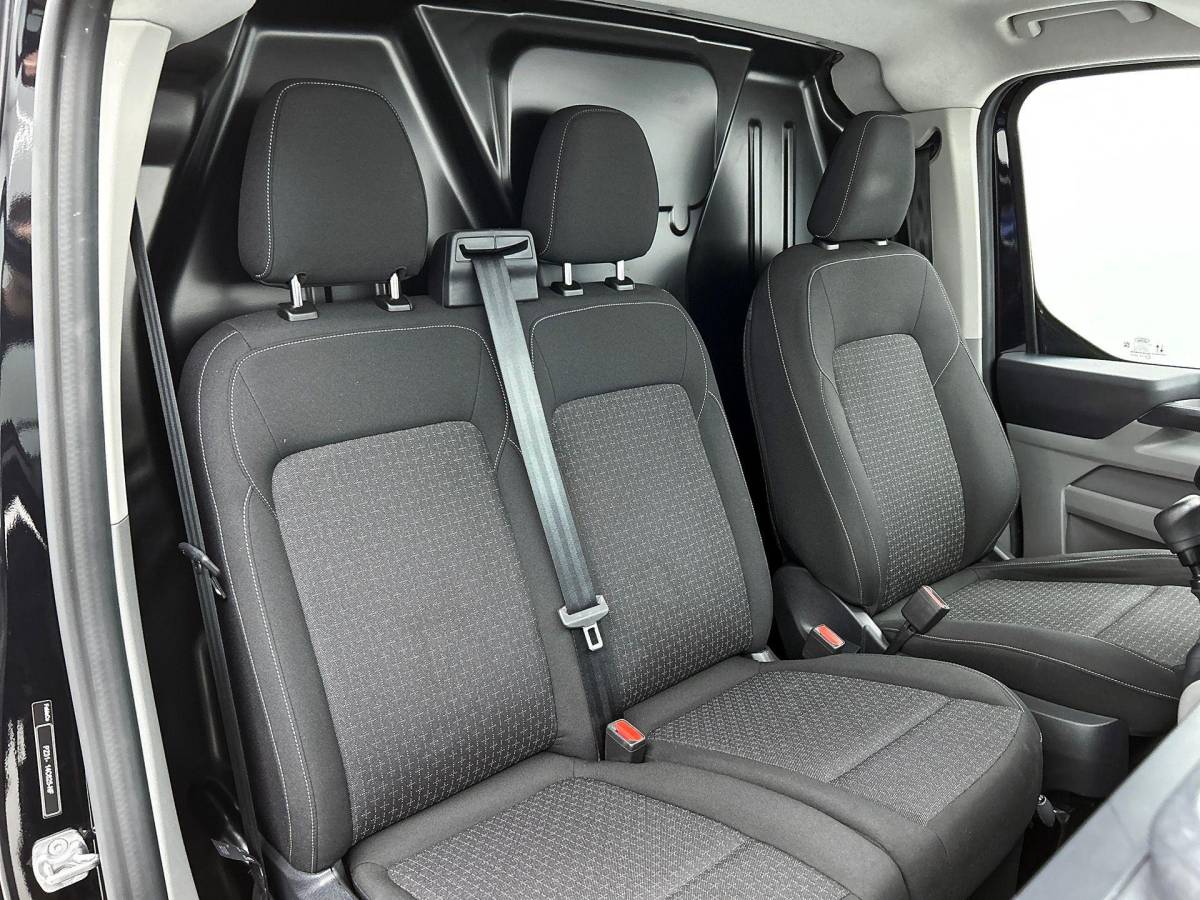 Ford Transit Custom Ford Transit Custom 300 2.0 TDCI L2H1 Trend Nieuw Model Navigatie Cruise Camera Parkeersensoren Trekhaak