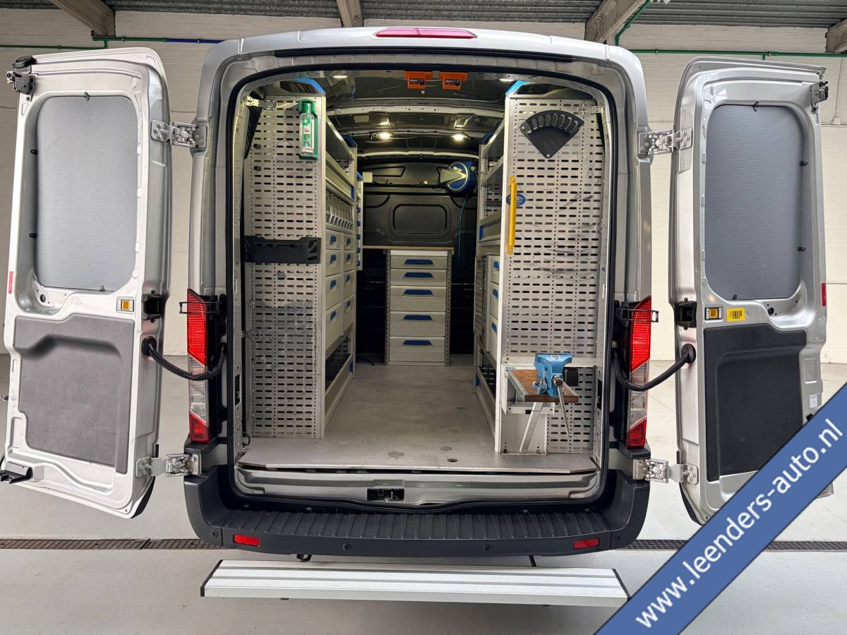 Ford Transit Ford Transit Servicewagen 350 2.0 TDCI 131PK euro6 L2H2 3Persoons Trend 3Persoons, Sortimo werkplaats inrichting, RIJKLAARPRIJS