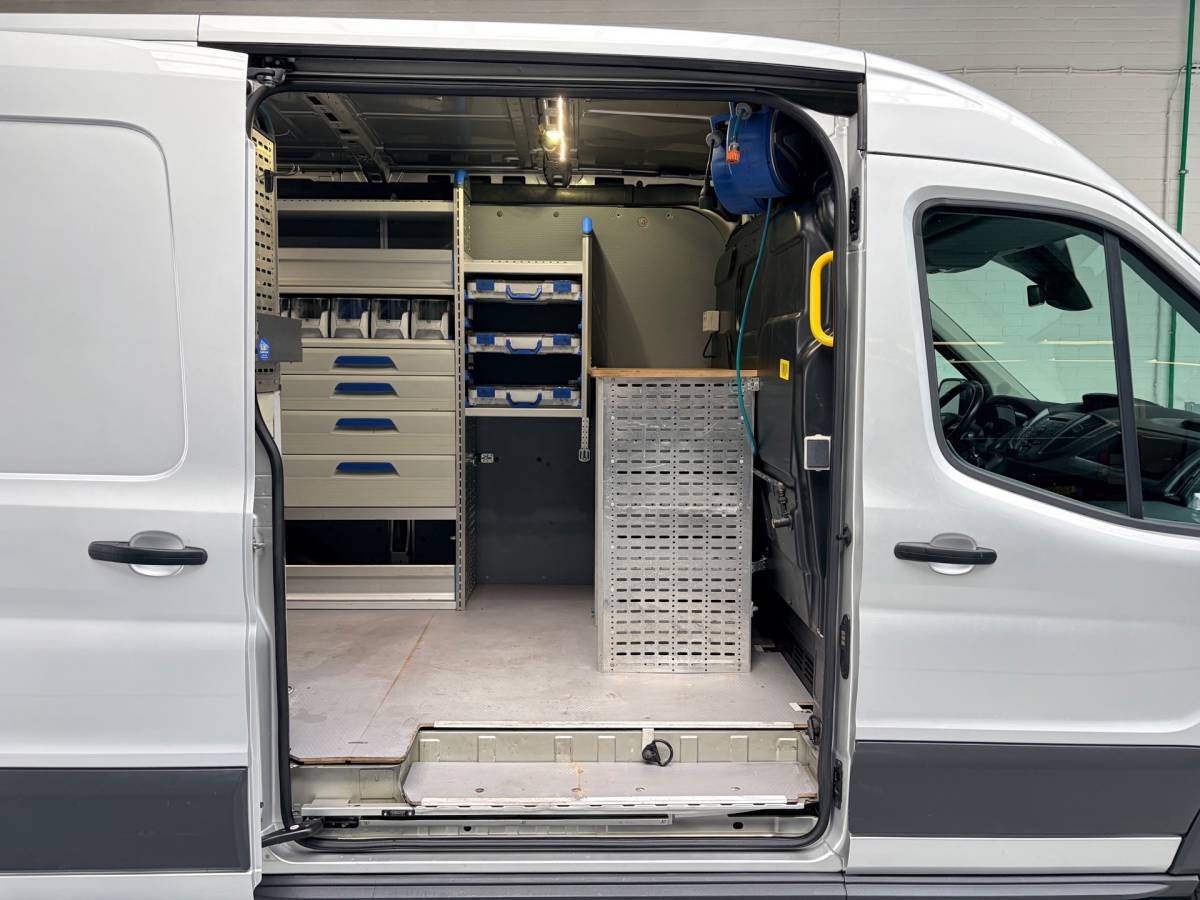 Ford Transit Ford Transit Servicewagen 350 2.0 TDCI 131PK euro6 L2H2 3Persoons Trend 3Persoons, Sortimo werkplaats inrichting, RIJKLAARPRIJS