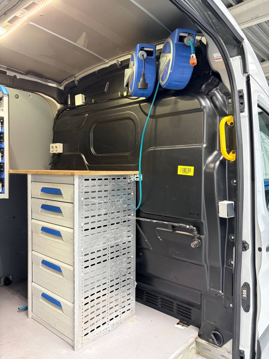 Ford Transit Ford Transit Servicewagen 350 2.0 TDCI 131PK euro6 L2H2 3Persoons Trend 3Persoons, Sortimo werkplaats inrichting, RIJKLAARPRIJS