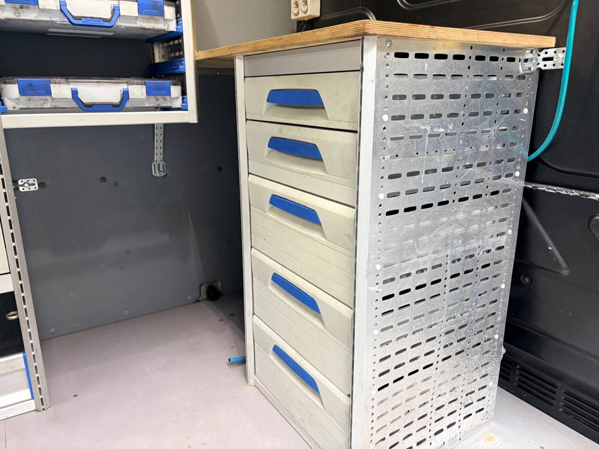 Ford Transit Ford Transit Servicewagen 350 2.0 TDCI 131PK euro6 L2H2 3Persoons Trend 3Persoons, Sortimo werkplaats inrichting, RIJKLAARPRIJS