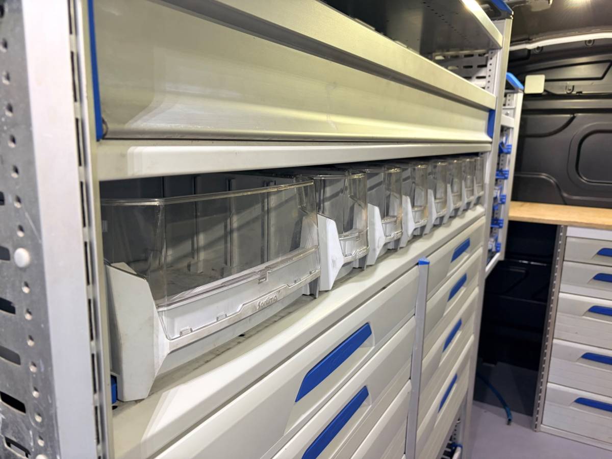 Ford Transit Ford Transit Servicewagen 350 2.0 TDCI 131PK euro6 L2H2 3Persoons Trend 3Persoons, Sortimo werkplaats inrichting, RIJKLAARPRIJS
