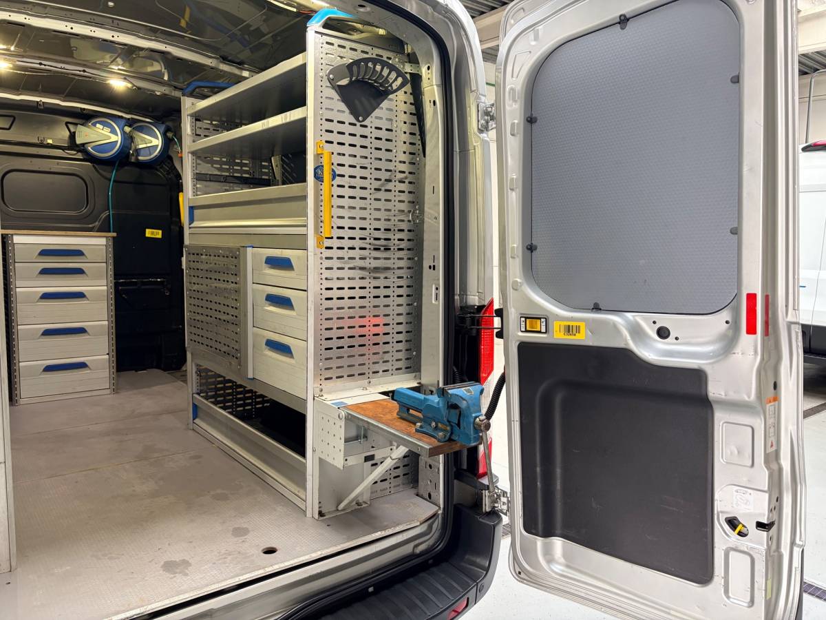 Ford Transit Ford Transit Servicewagen 350 2.0 TDCI 131PK euro6 L2H2 3Persoons Trend 3Persoons, Sortimo werkplaats inrichting, RIJKLAARPRIJS
