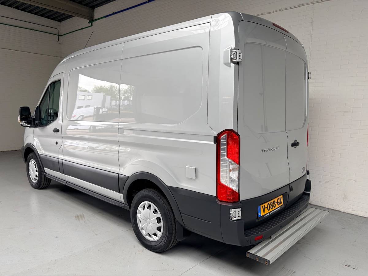 Ford Transit Ford Transit Servicewagen 350 2.0 TDCI 131PK euro6 L2H2 3Persoons Trend 3Persoons, Sortimo werkplaats inrichting, RIJKLAARPRIJS