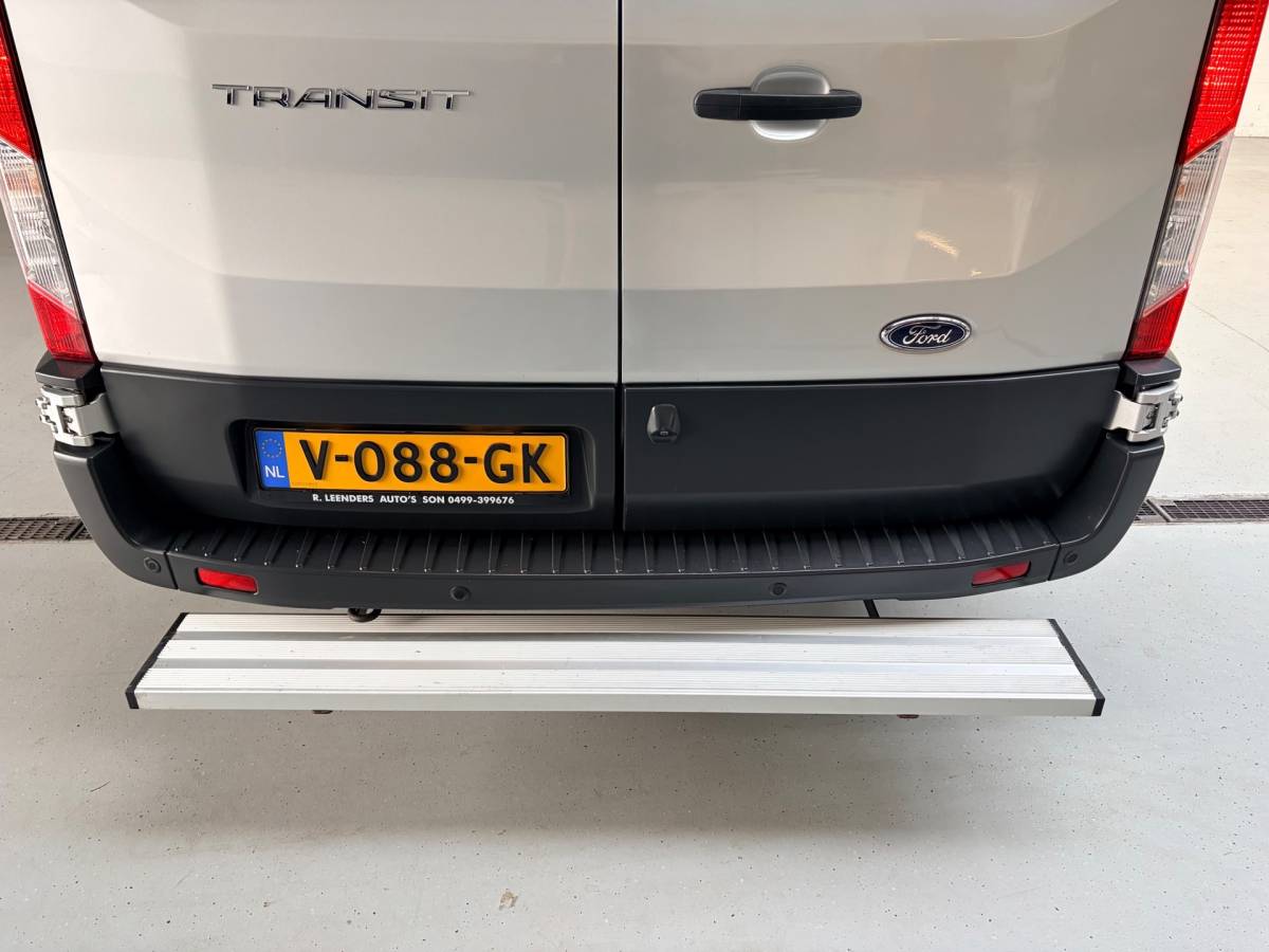Ford Transit Ford Transit Servicewagen 350 2.0 TDCI 131PK euro6 L2H2 3Persoons Trend 3Persoons, Sortimo werkplaats inrichting, RIJKLAARPRIJS