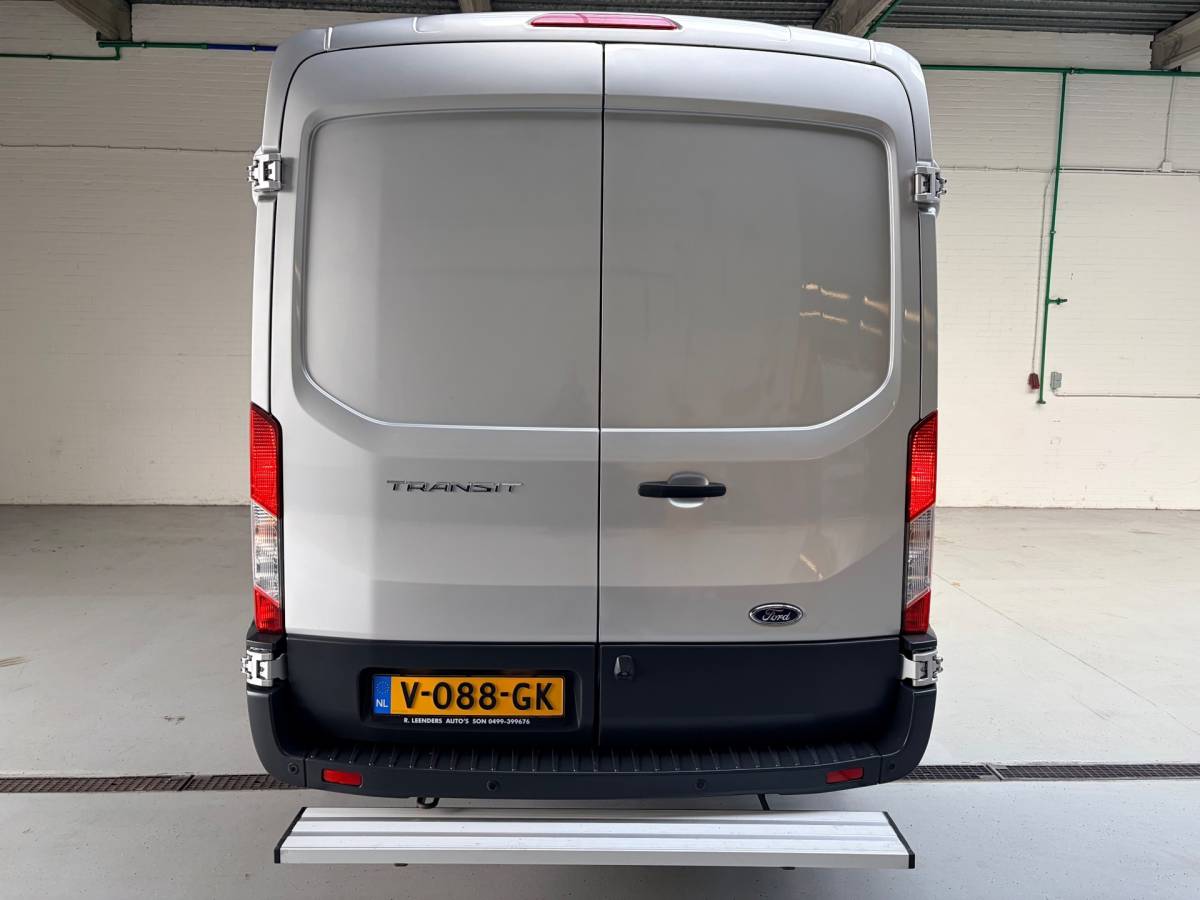 Ford Transit Ford Transit Servicewagen 350 2.0 TDCI 131PK euro6 L2H2 3Persoons Trend 3Persoons, Sortimo werkplaats inrichting, RIJKLAARPRIJS