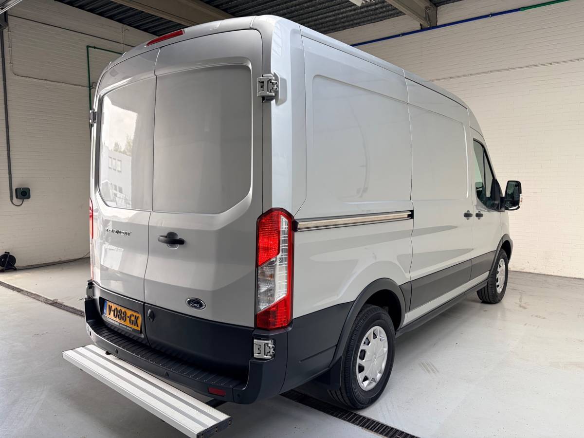 Ford Transit Ford Transit Servicewagen 350 2.0 TDCI 131PK euro6 L2H2 3Persoons Trend 3Persoons, Sortimo werkplaats inrichting, RIJKLAARPRIJS