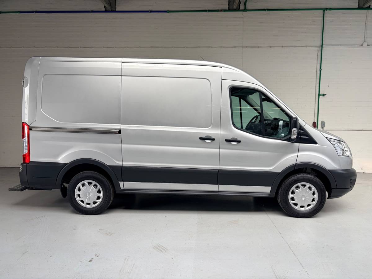Ford Transit Ford Transit Servicewagen 350 2.0 TDCI 131PK euro6 L2H2 3Persoons Trend 3Persoons, Sortimo werkplaats inrichting, RIJKLAARPRIJS
