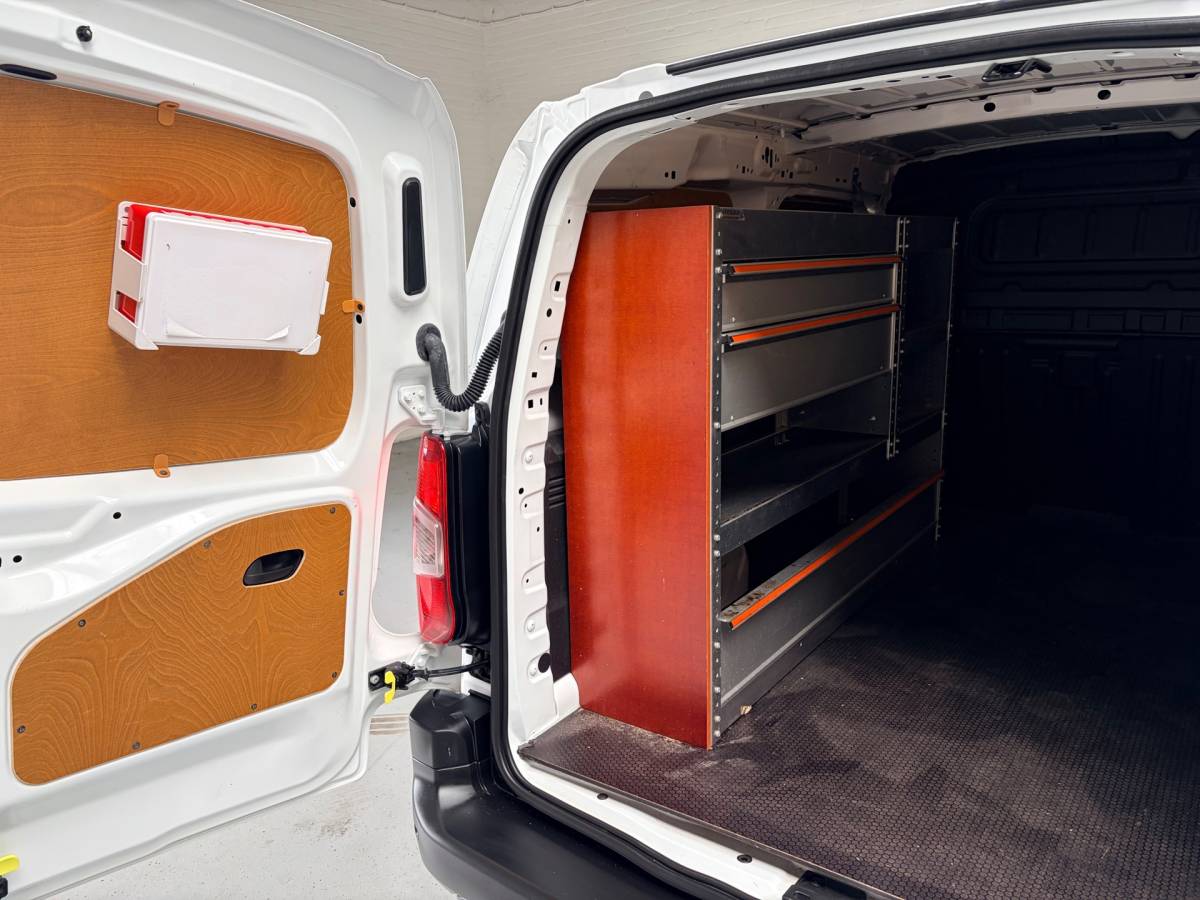 Opel Combo Opel Combo 1.5D 100pk euro6 L2H1 Edition, Airco, Groot Navigatie, Nederlandse bus! 1ste Eigenaar! RIJKLAARPRIJS!