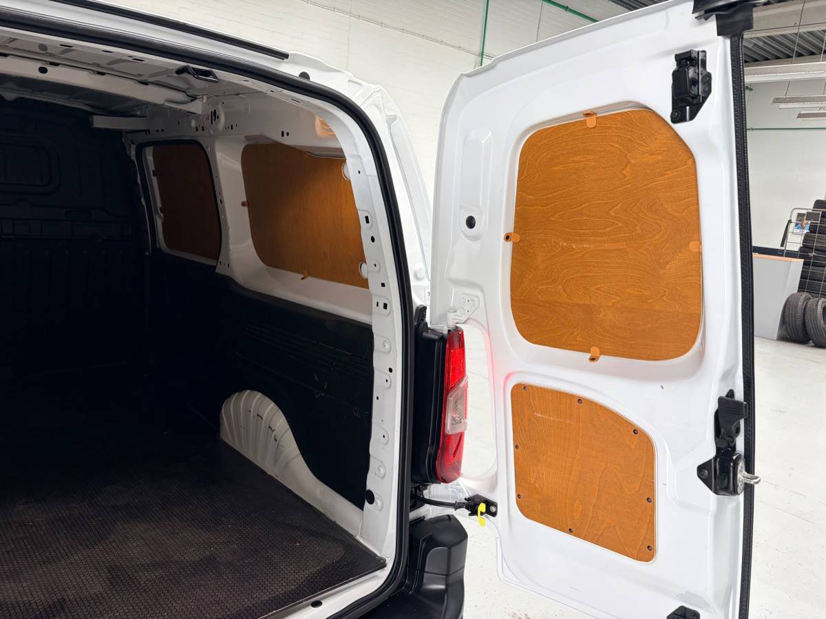 Opel Combo Opel Combo 1.5D 100pk euro6 L2H1 Edition, Airco, Groot Navigatie, Nederlandse bus! 1ste Eigenaar! RIJKLAARPRIJS!
