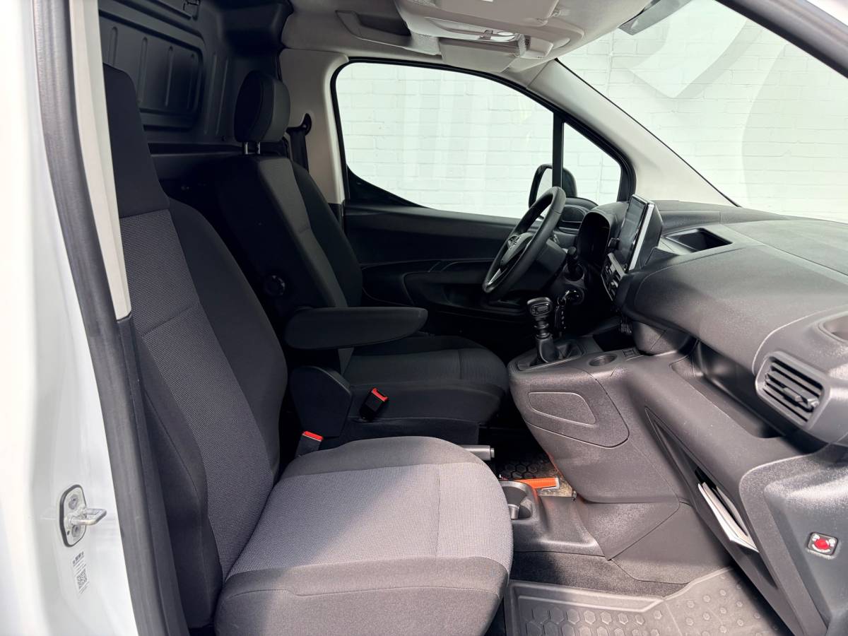 Opel Combo Opel Combo 1.5D 100pk euro6 L2H1 Edition, Airco, Groot Navigatie, Nederlandse bus! 1ste Eigenaar! RIJKLAARPRIJS!
