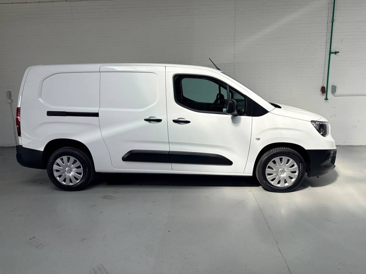 Opel Combo Opel Combo 1.5D 100pk euro6 L2H1 Edition, Airco, Groot Navigatie, Nederlandse bus! 1ste Eigenaar! RIJKLAARPRIJS!