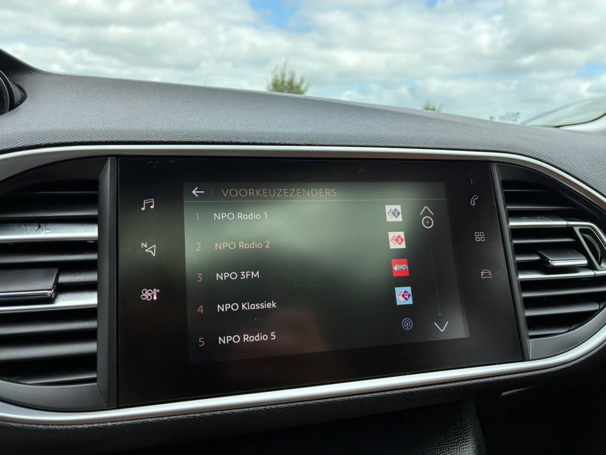 Peugeot 308 Peugeot 308 SW 1.2 PureTech Blue Lease Executive | Leder + Pano + Cruise + Navi Nu € 6.975,-!!!