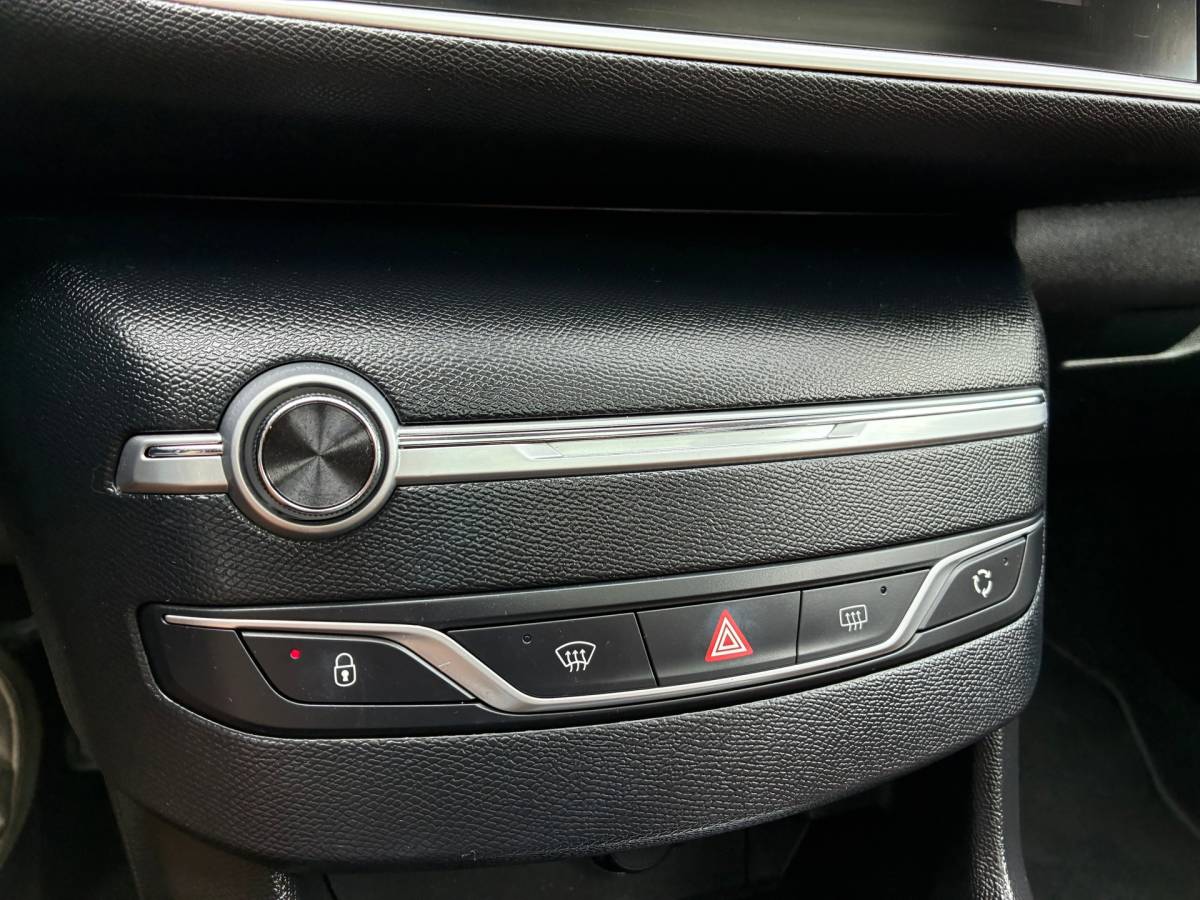 Peugeot 308 Peugeot 308 SW 1.2 PureTech Blue Lease Executive | Leder + Pano + Cruise + Navi Nu € 6.975,-!!!