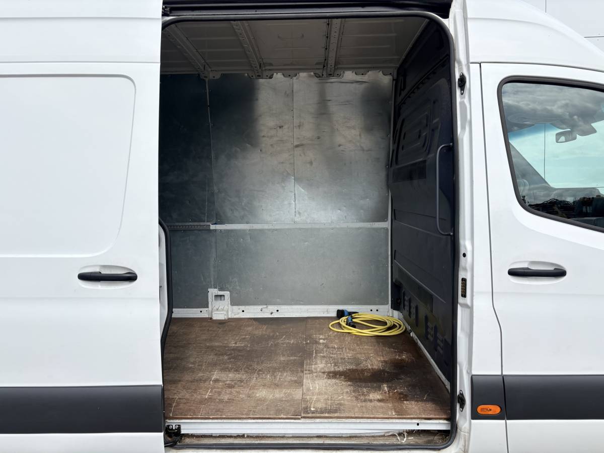 Mercedes-Benz eSprinter Mercedes-Benz eSprinter eSprinter 312 55kWh L2H2 Elektrisch 145km WLTP 93,7% (SOH) 80kw Snelladen Climate Control Camera