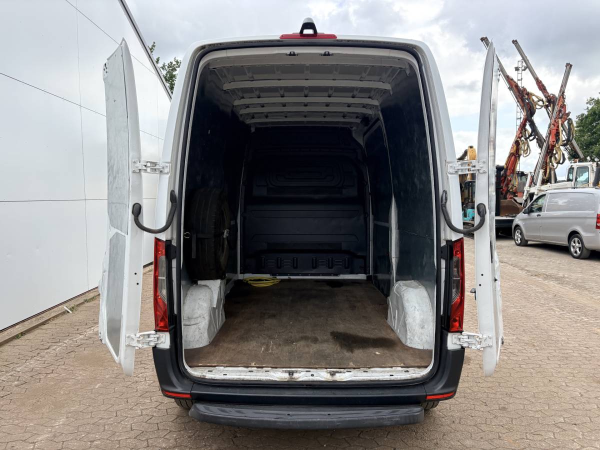Mercedes-Benz eSprinter Mercedes-Benz eSprinter eSprinter 312 55kWh L2H2 Elektrisch 145km WLTP 93,7% (SOH) 80kw Snelladen Climate Control Camera