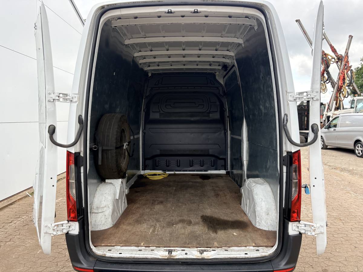 Mercedes-Benz eSprinter Mercedes-Benz eSprinter eSprinter 312 55kWh L2H2 Elektrisch 145km WLTP 93,7% (SOH) 80kw Snelladen Climate Control Camera