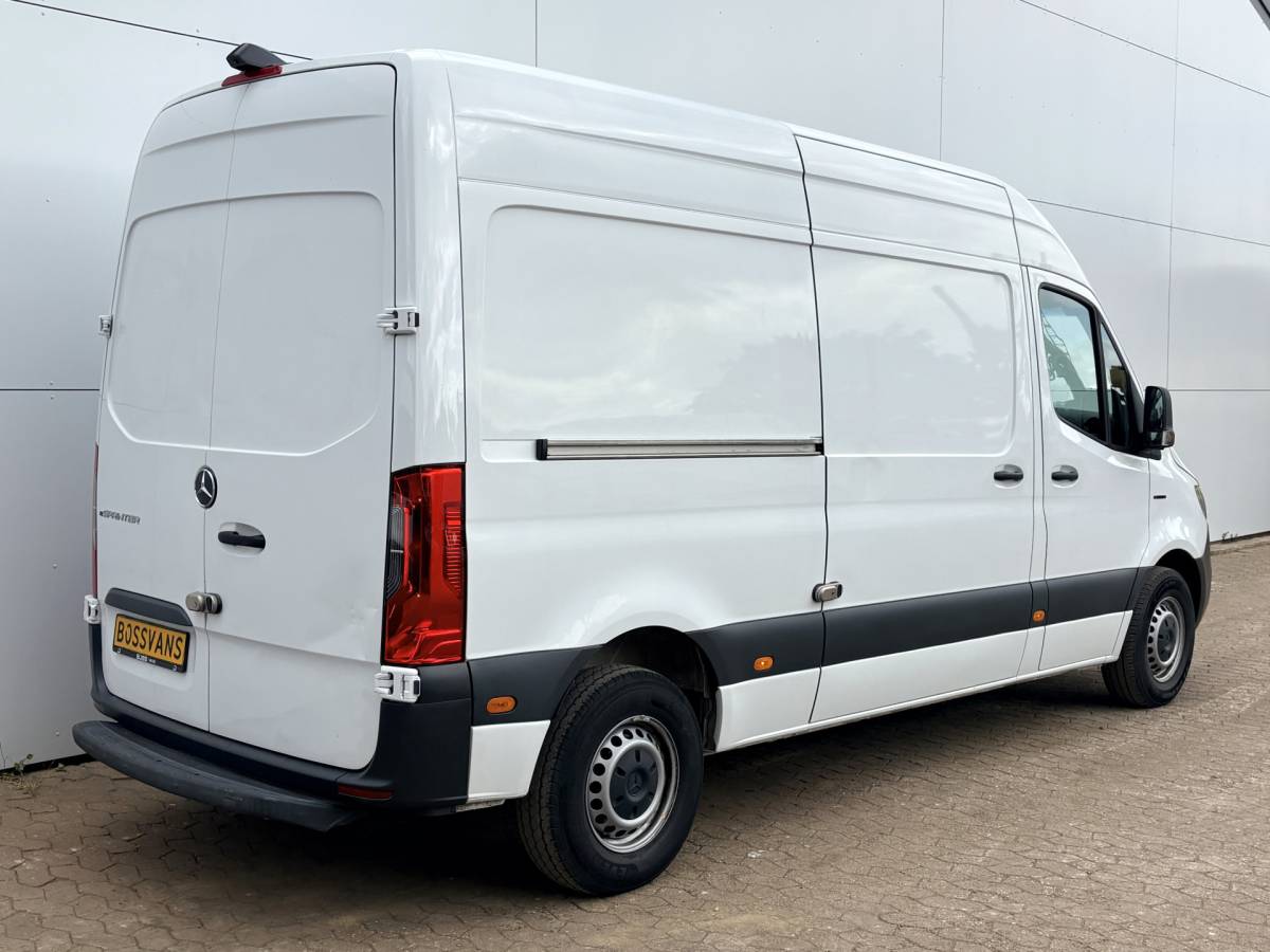 Mercedes-Benz eSprinter Mercedes-Benz eSprinter eSprinter 312 55kWh L2H2 Elektrisch 145km WLTP 93,7% (SOH) 80kw Snelladen Climate Control Camera