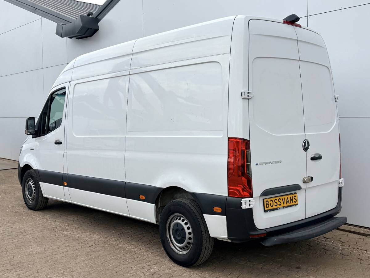 Mercedes-Benz eSprinter Mercedes-Benz eSprinter eSprinter 312 55kWh L2H2 Elektrisch 145km WLTP 93,7% (SOH) 80kw Snelladen Climate Control Camera