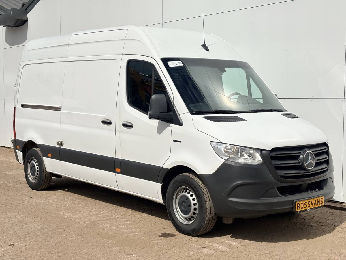 Mercedes-Benz eSprinter Mercedes-Benz eSprinter eSprinter 312 55kWh L2H2 Elektrisch 145km WLTP 93,7% (SOH) 80kw Snelladen Climate Control Camera