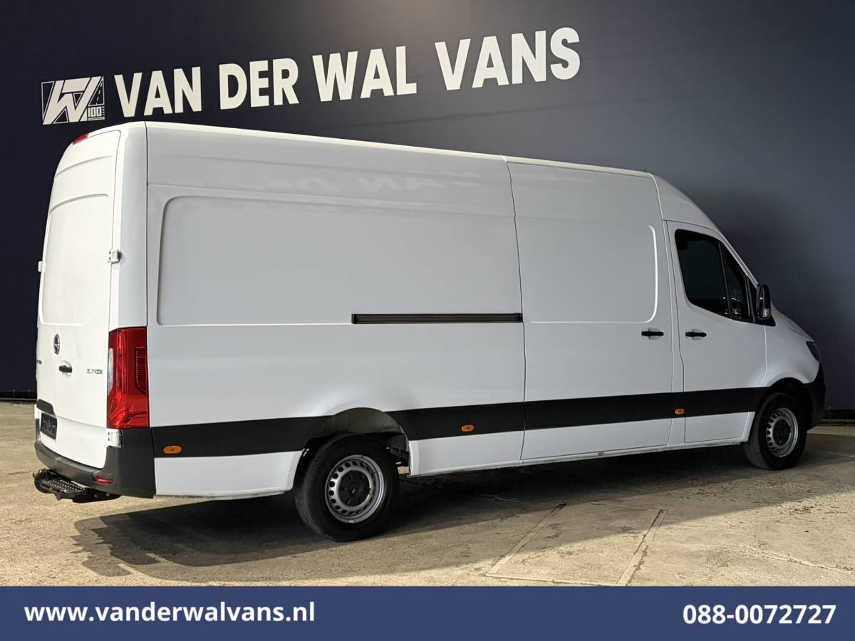 Mercedes-Benz Sprinter Mercedes-Benz Sprinter 317 CDI 170pk L3H2 Euro6 Airco | 2800kg Trekhaak | Bijrijdersbank Bluetooth telefoonvoorbereiding