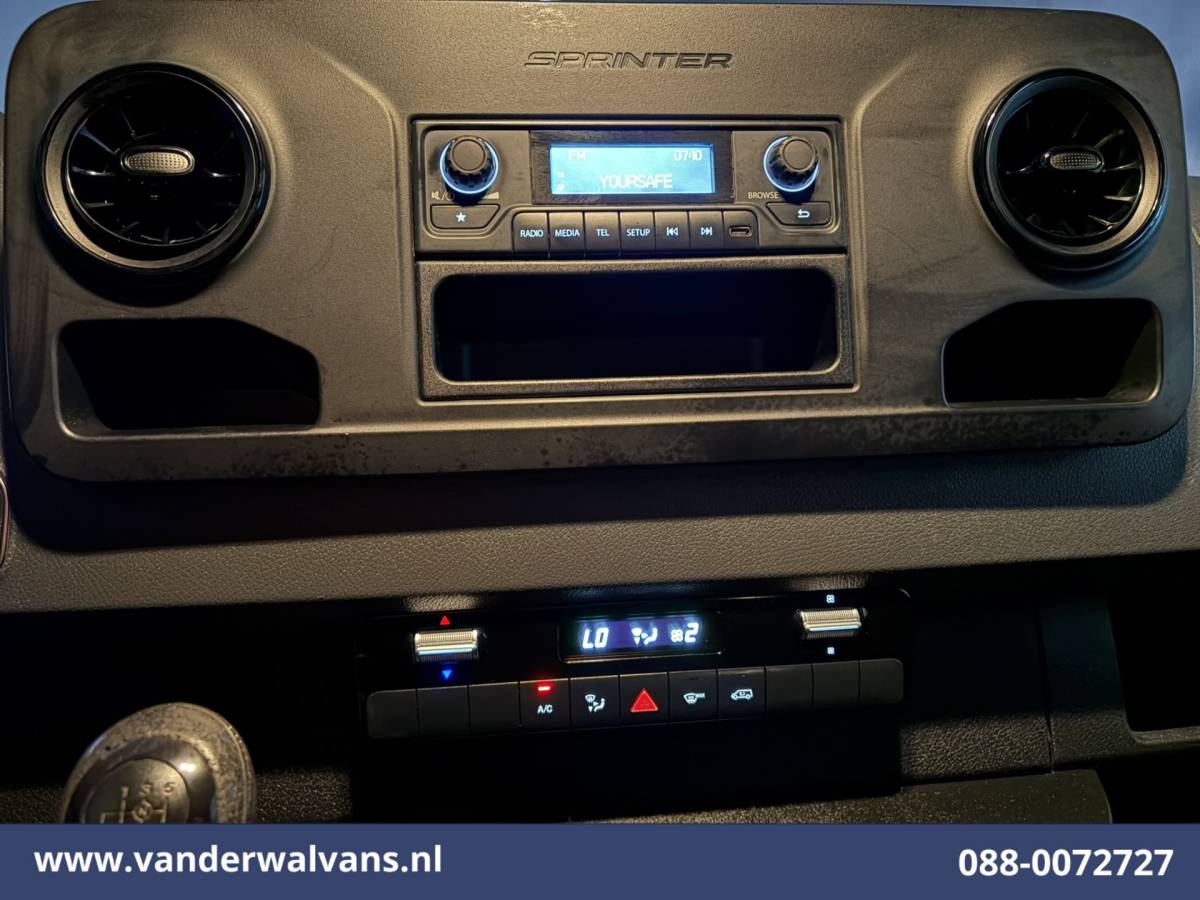 Mercedes-Benz Sprinter Mercedes-Benz Sprinter 317 CDI 170pk L3H2 Euro6 Airco | 2800kg Trekhaak | Bijrijdersbank Bluetooth telefoonvoorbereiding