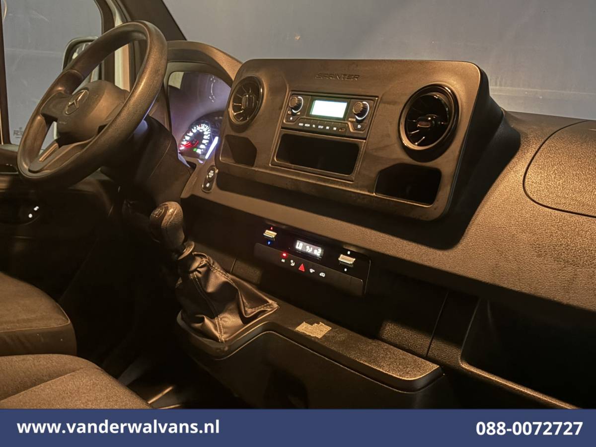 Mercedes-Benz Sprinter Mercedes-Benz Sprinter 317 CDI 170pk L3H2 Euro6 Airco | 2800kg Trekhaak | Bijrijdersbank Bluetooth telefoonvoorbereiding
